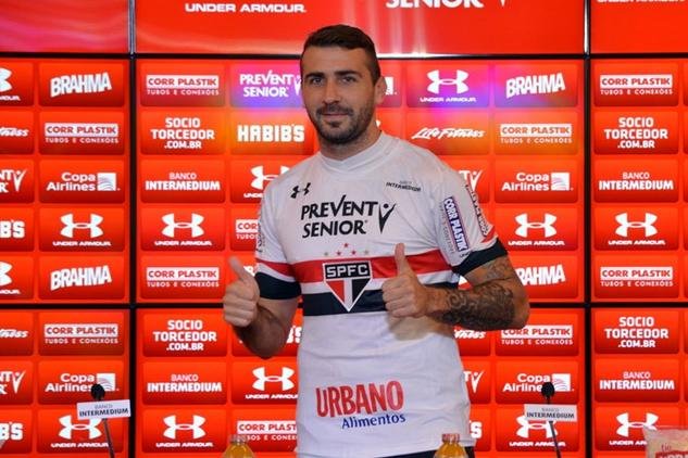 Centroavante j&aacute; foi apresentado pelo S&atilde;o Paulo