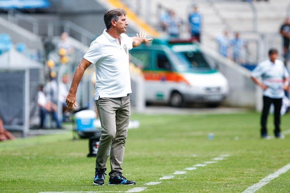 Renato pede mais alguns jogos para equipe mostrar melhor rendimento 