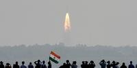 Índia bate recorde ao colocar 104 satélites em órbita com apenas um foguete