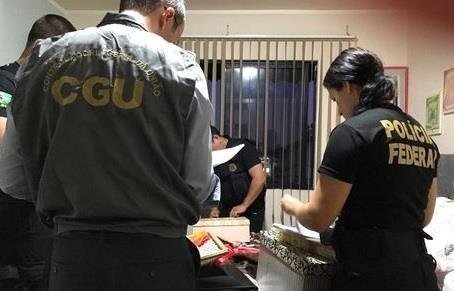 Presos 27 suspeitos de fraudes em bolsas da Universidade Federal do Paran&aacute; 