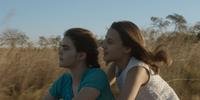 No longa, Isabela Torres e Priscila Bittencourt interpretam as meias-irmãs que dão nome ao filme