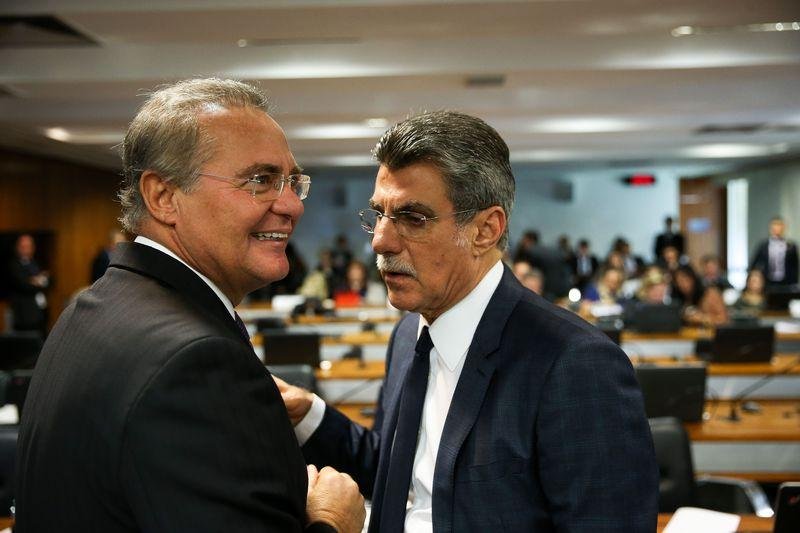 Senador tinha apresentado proposta horas antes para tramita&ccedil;&atilde;o