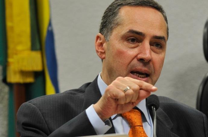 Barroso envia a pleno do STF a&ccedil;&atilde;o sobre restri&ccedil;&atilde;o do foro privilegiado