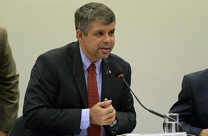 Desde quinta-feira, a comiss&atilde;o discute a PEC 