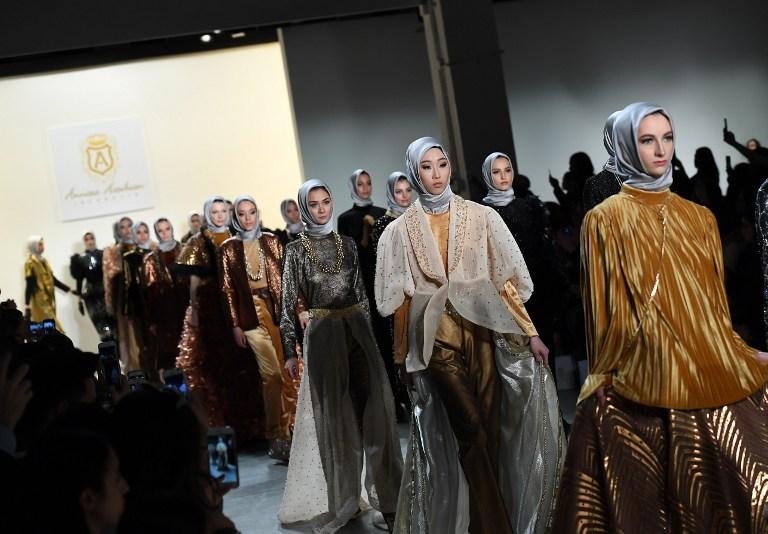 Desfile mostra que roupas consideradas conservadoras podem ser fashionistas