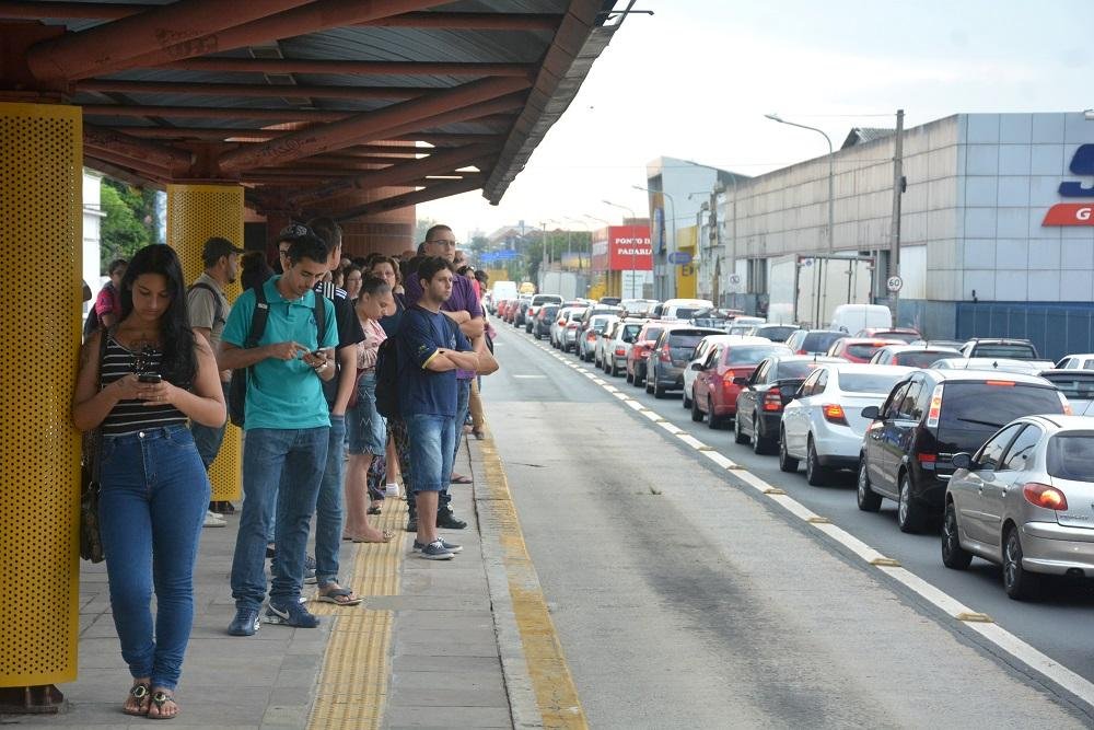 Rodovi&aacute;rios podem fazer nova paralisa&ccedil;&atilde;o na segunda-feira