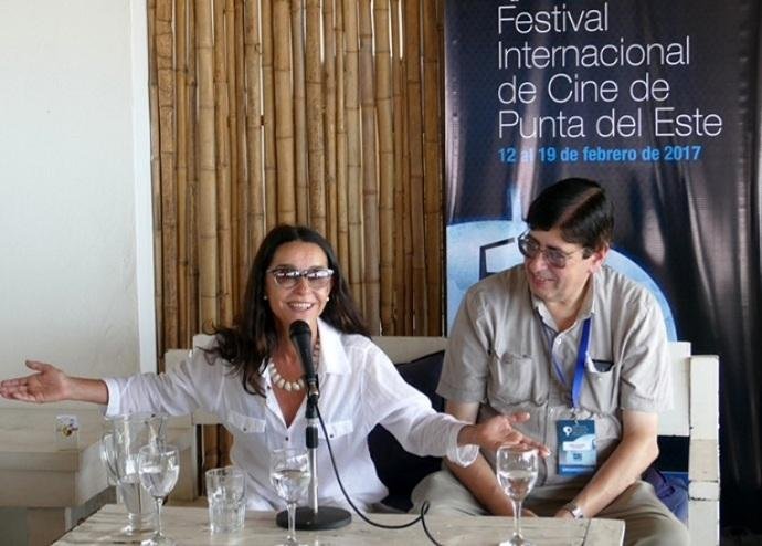 Luc&eacute;lia Santos com o diretor de programa&ccedil;&atilde;o do Festpunta Jorge Jellinek