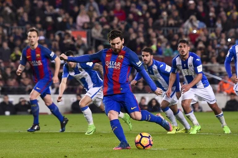 Vit&oacute;ria de 2 a 1 contou com dois gols de Lionel Messi