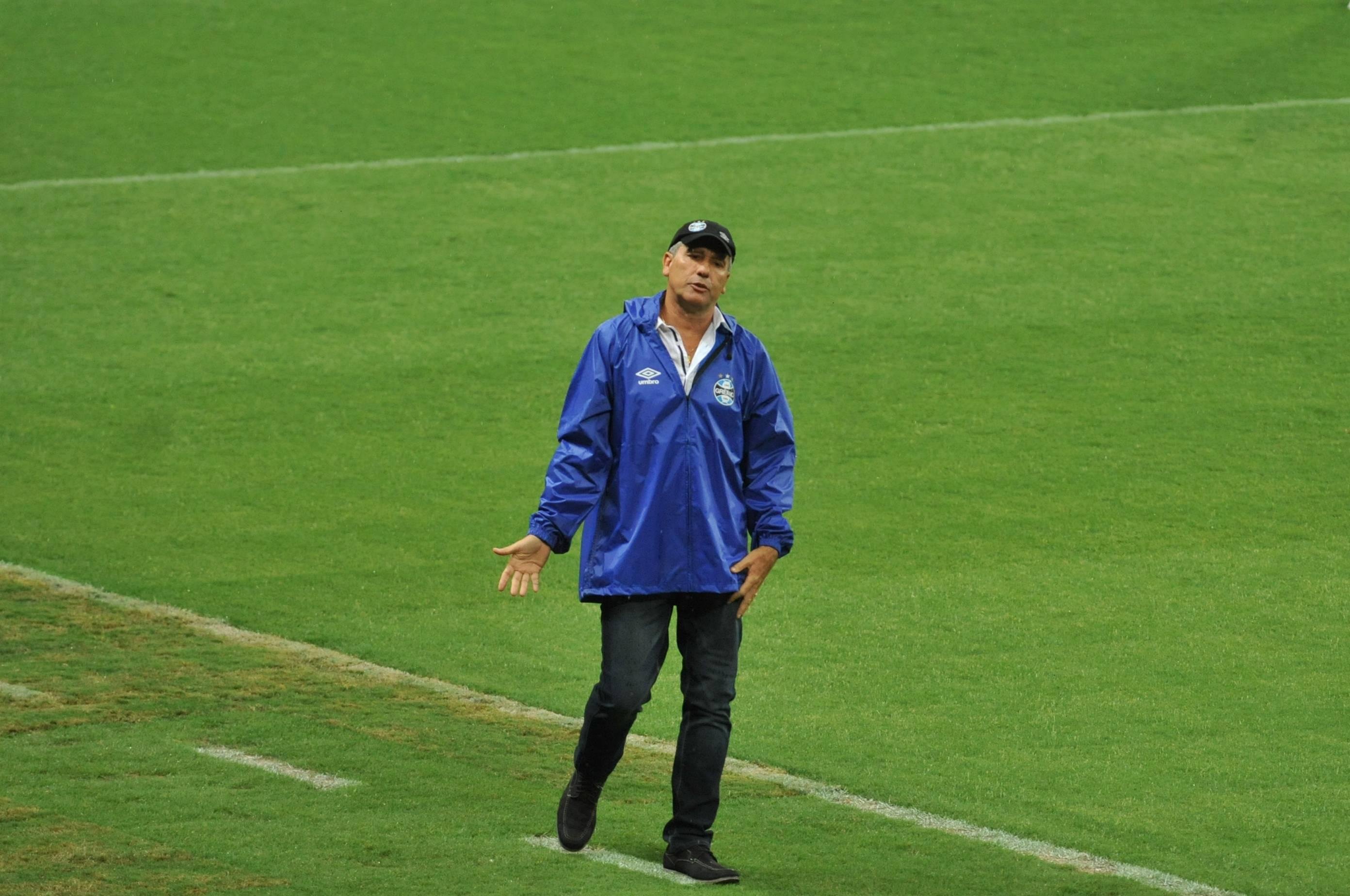 T&eacute;cnico defendeu troca de Bola&ntilde;os quando Gr&ecirc;mio vencia, por preserva&ccedil;&atilde;o