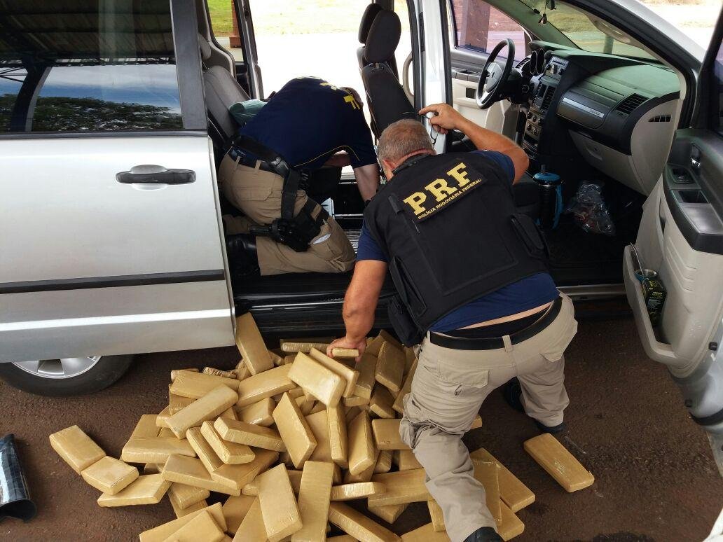 Droga estava escondida em um fundo falso no carro
