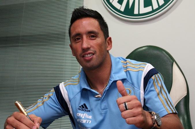 Foco ser&aacute; no setor ofensivo e Lucas Barrios ainda est&aacute; na mira do Tricolor