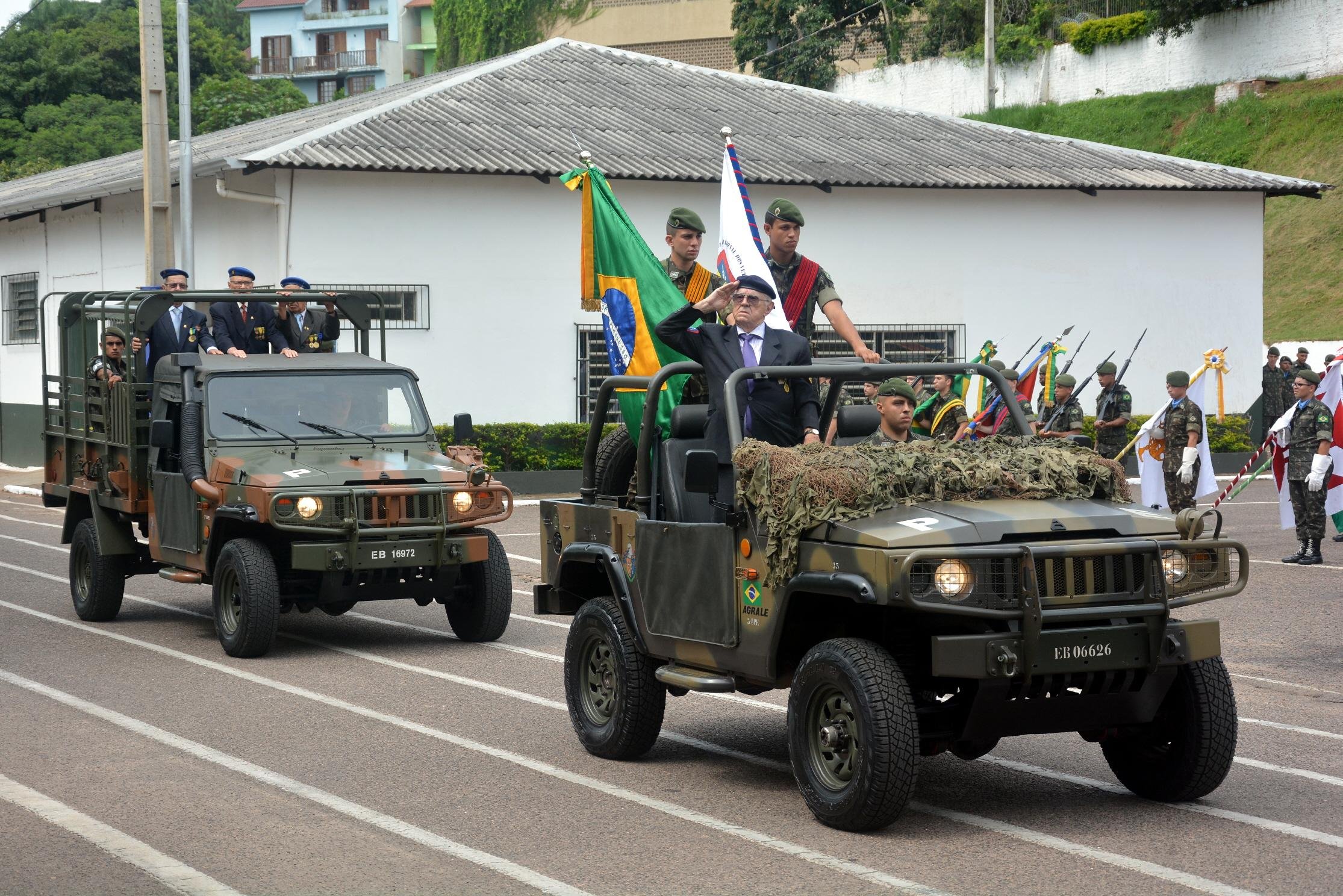 Veteranos da FEB foram homenageados no 3&ordm; BPE