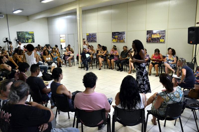 Municip&aacute;rios fizeram reuni&atilde;o de emerg&ecirc;ncia e buscam manuten&ccedil;&atilde;o de organiza&ccedil;&atilde;o letiva das escolas
