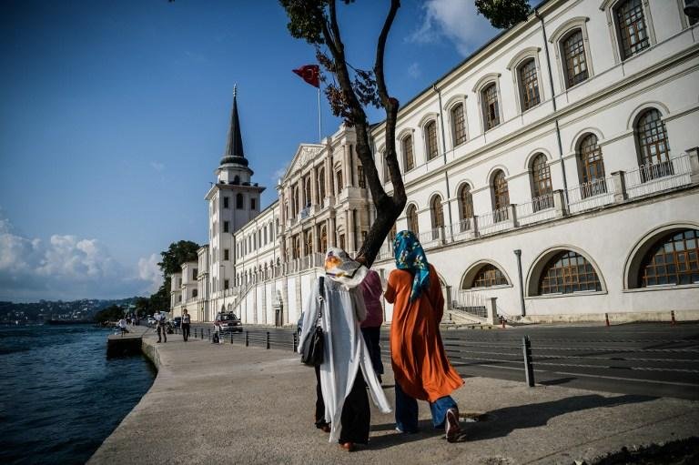 Turquia elimina proibi&ccedil;&atilde;o do v&eacute;u isl&acirc;mico nas For&ccedil;as Armadas