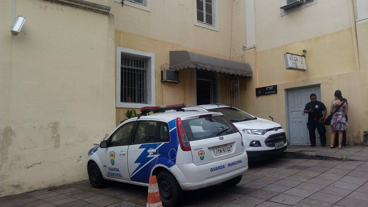 Professora foi levada para a 1&ordf; Delegacia de Pol&iacute;cia