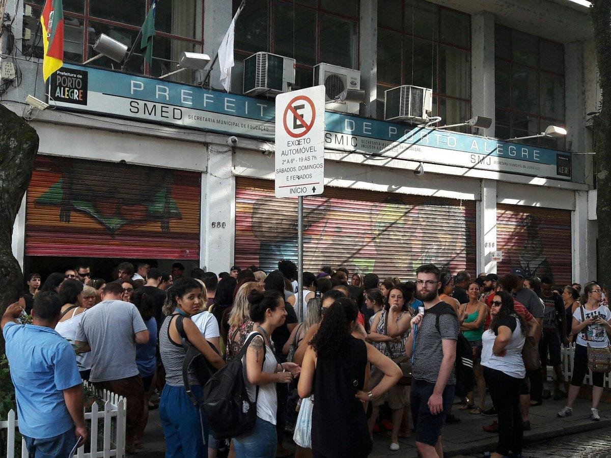 Impasse entre Prefeitura e sindicatos pode comprometer in&iacute;cio do ano letivo na Capital