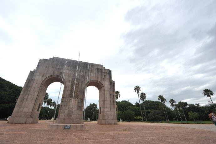 Quinta ser&aacute; de tempo &uacute;mido e inst&aacute;vel no RS 