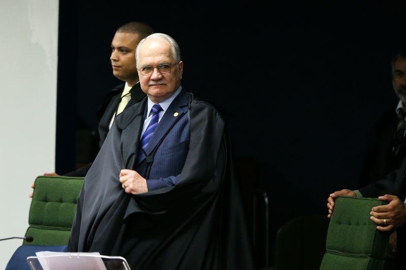 Para Fachin "o pedido n&atilde;o deve ser atendido" porque A&eacute;cio n&atilde;o &eacute; "automaticamente investigado" 