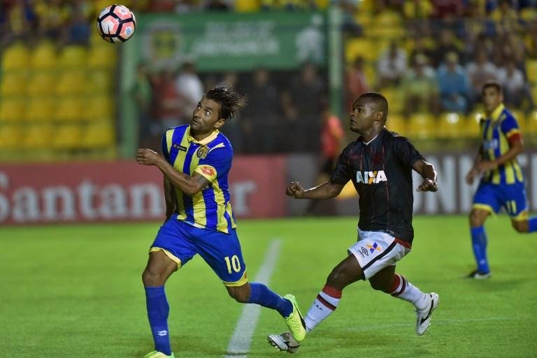 Atl&eacute;tico-PR vence Deportivo Capiat&aacute; e avan&ccedil;a &agrave; fase de grupos da Libertadores 