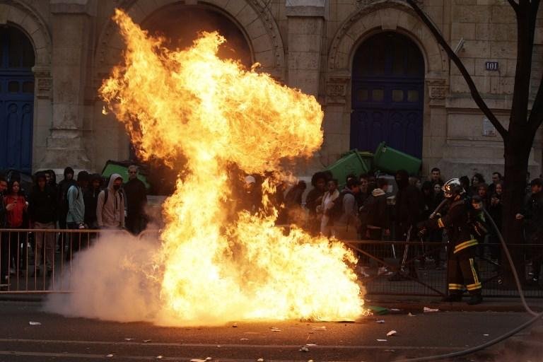 Dist&uacute;rbios durante manifesta&ccedil;&otilde;es em Paris contra a viol&ecirc;ncia policial