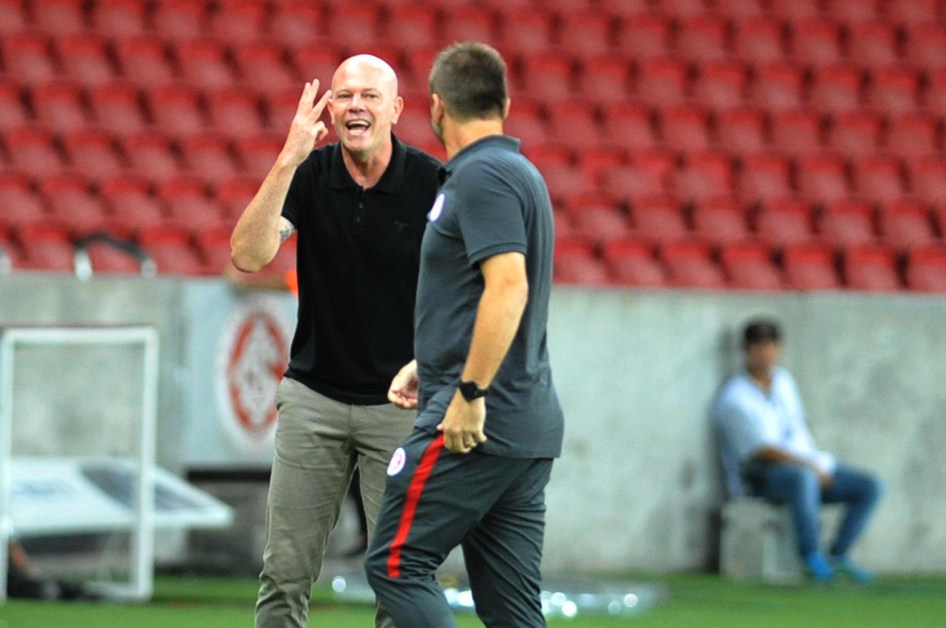 Inter teve jogo efetivo em primeiro goleada sob o comando de Zago