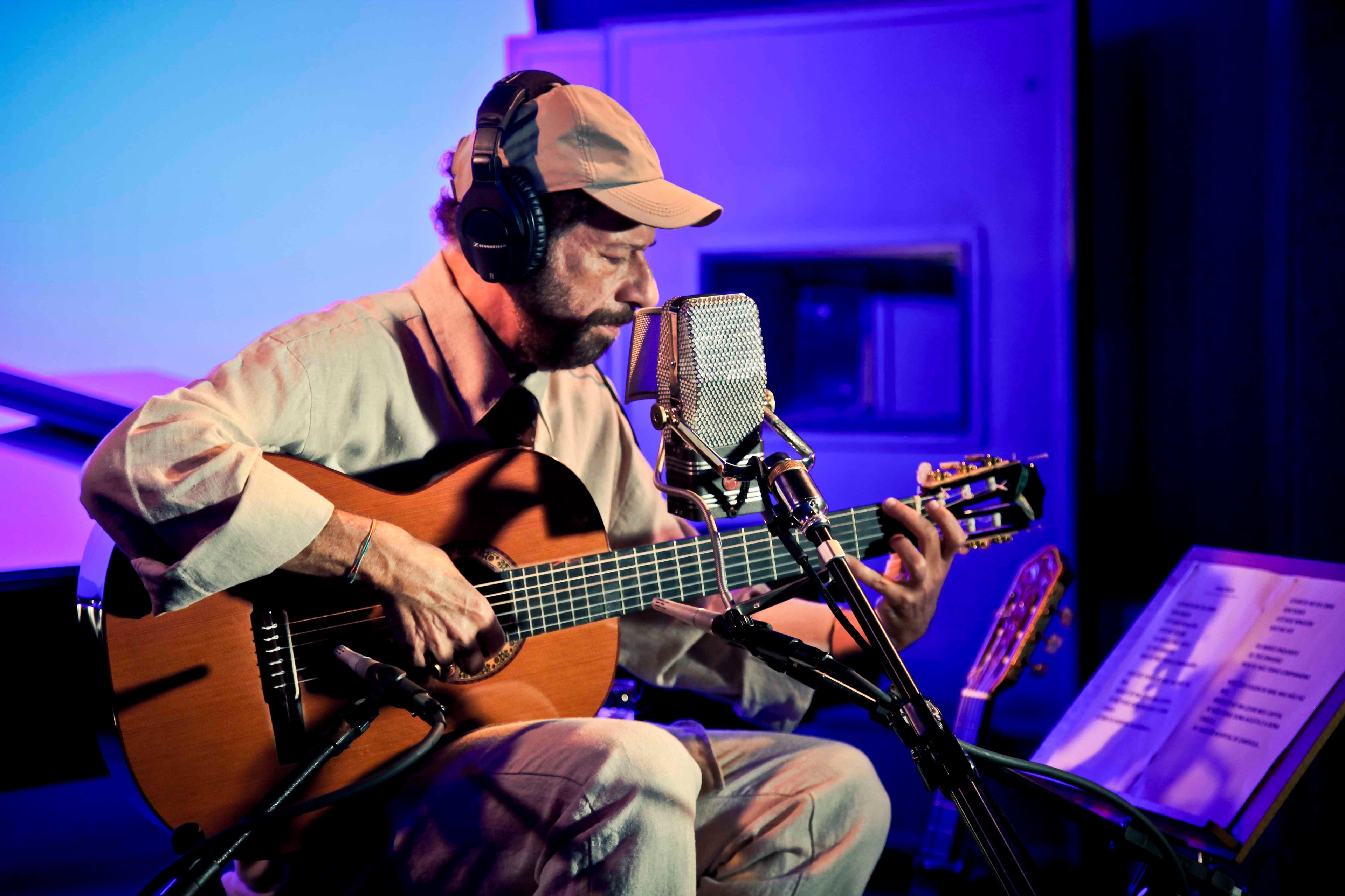 Artista lan&ccedil;ou o &aacute;lbum em 2012