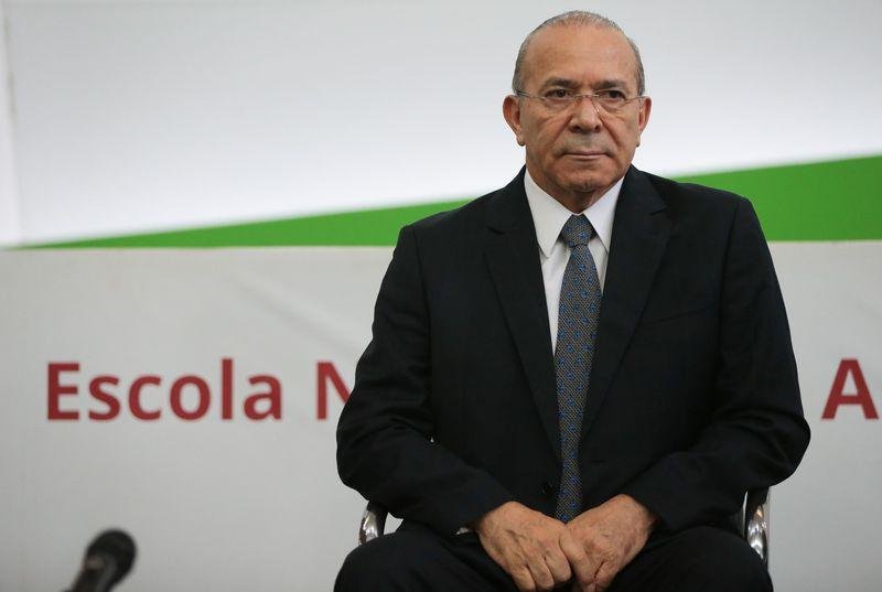Eliseu Padilha pede licen&ccedil;a do governo para cirurgia