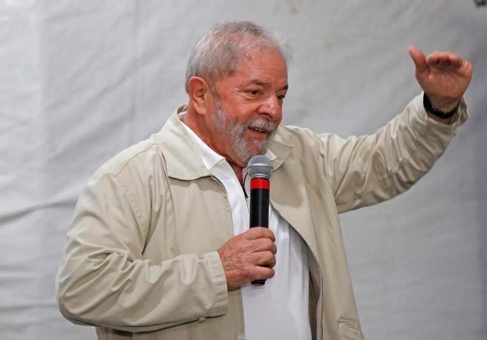 Pol&iacute;cia achou v&aacute;rios objetos do ex-presidente que estavam no cofre-forte de uma ag&ecirc;ncia do Banco do Brasil
