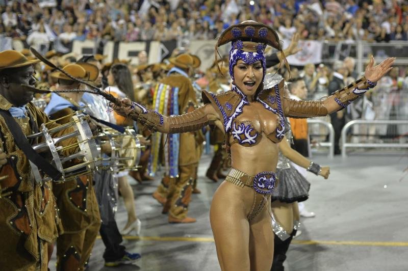 Sabrina Sato, da Gavi&otilde;es da Fiel, durante desfile do grupo especial do Carnaval de S&atilde;o Paulo no Samb&oacute;dromo do Anhembi