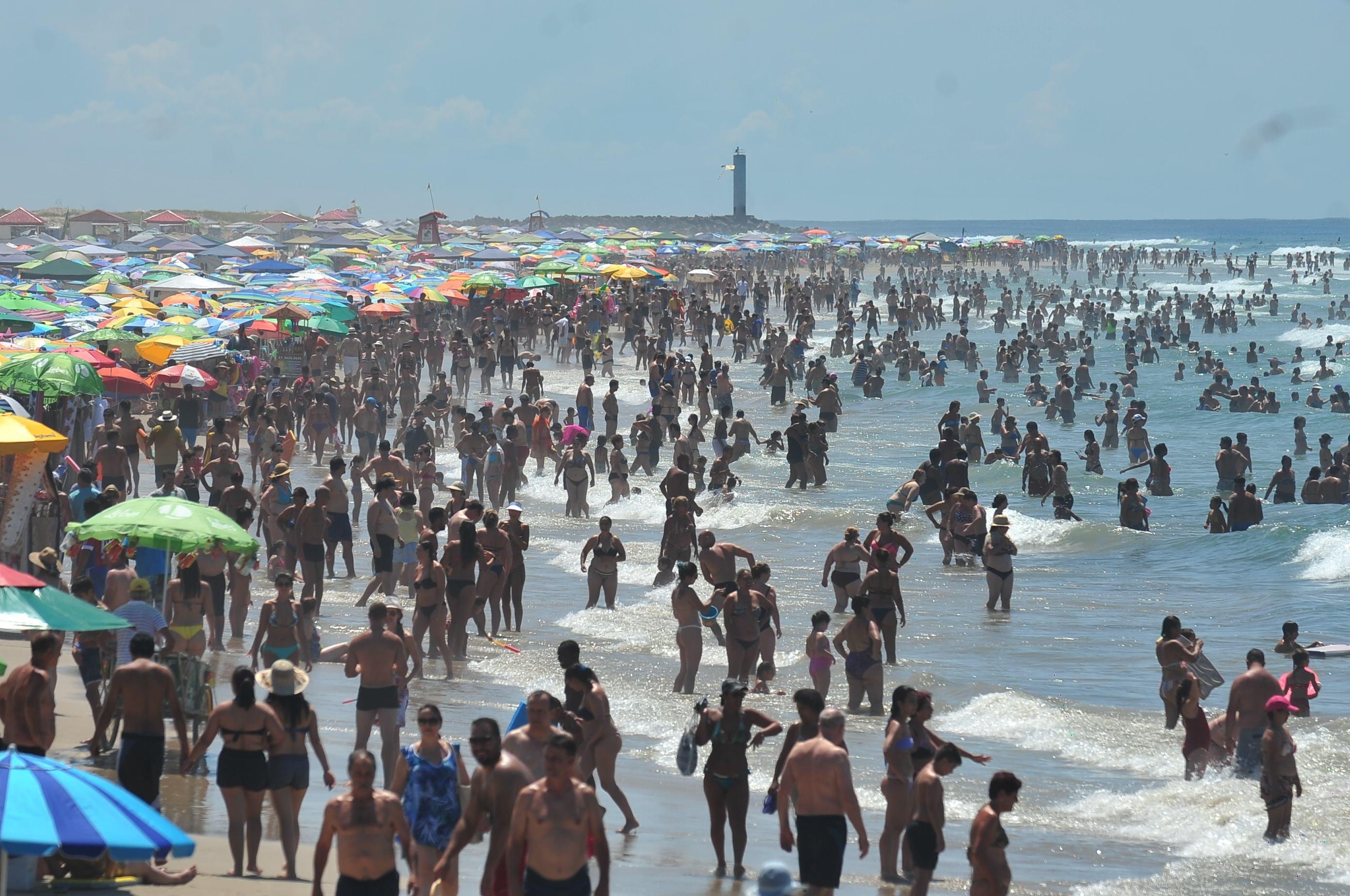 Tempo bom lota praias do Litoral Norte no feriado de Carnaval