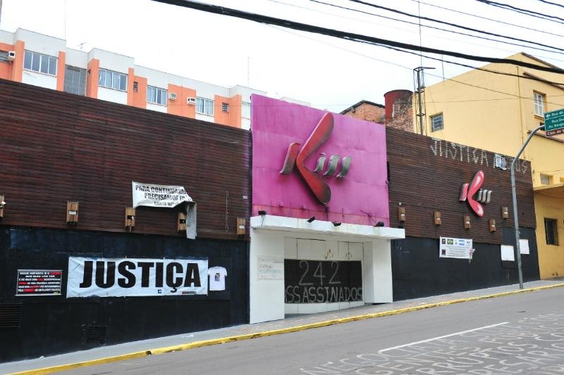 Procuradoria alega que embriaguez seja uma das causas da morte de jovens na Boate Kiss