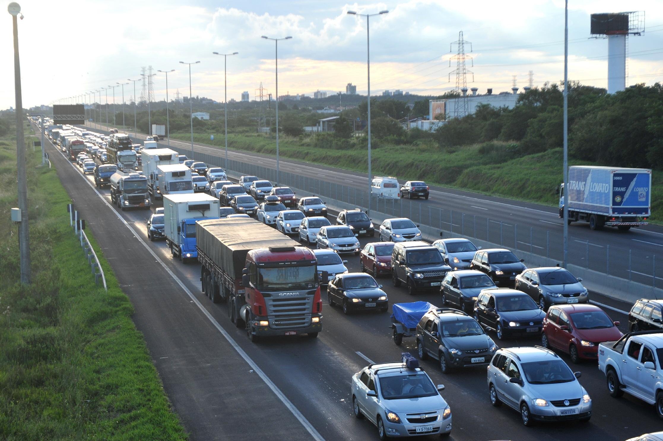 Movimenta&ccedil;&atilde;o intensa n&atilde;o evitou infra&ccedil;&otilde;es por excesso de velocidade nas BRs
