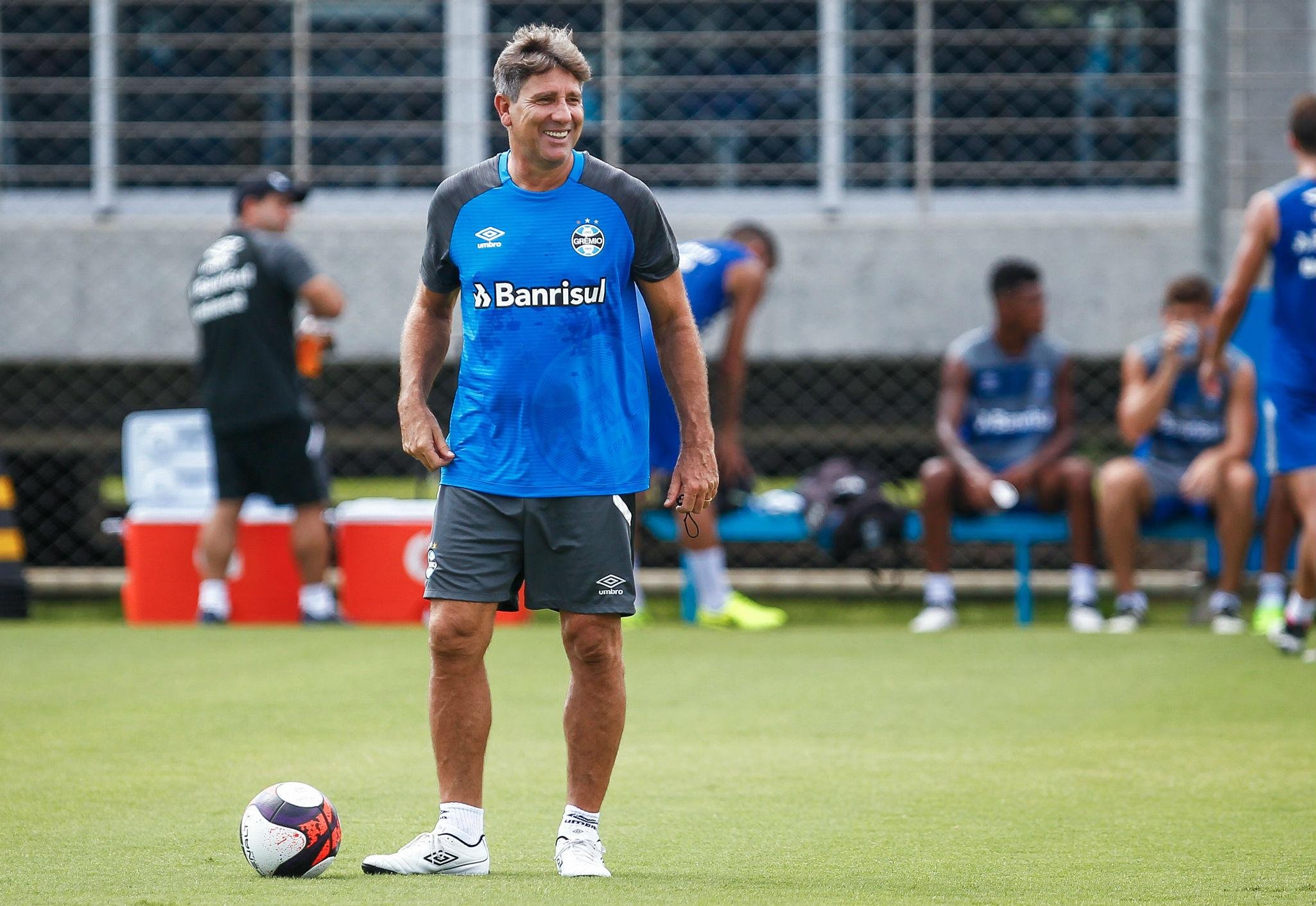 Renato ter&aacute; toda a semana para preparar o time titular para o Gre-Nal