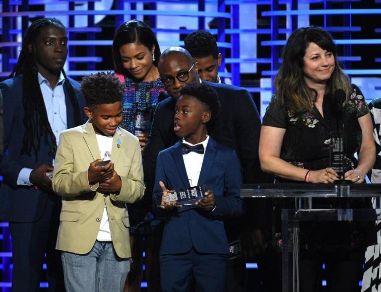 Elenco de Moonlight recebe o pr&ecirc;mio