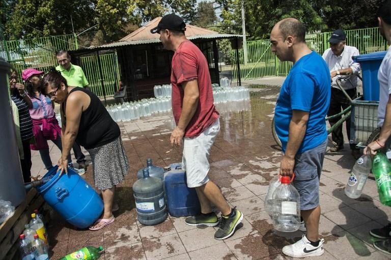 Governo disponibilizou 200 pontos de abastecimento onde milhares formaram longas filas