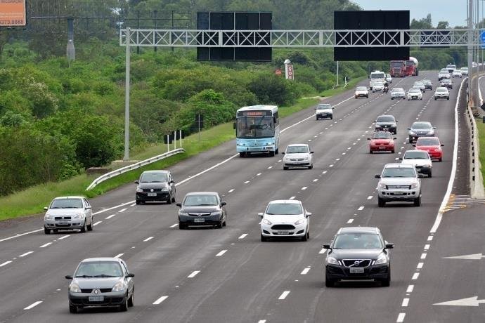 Cerca de 245 mil ve&iacute;culos devem retornar do Litoral