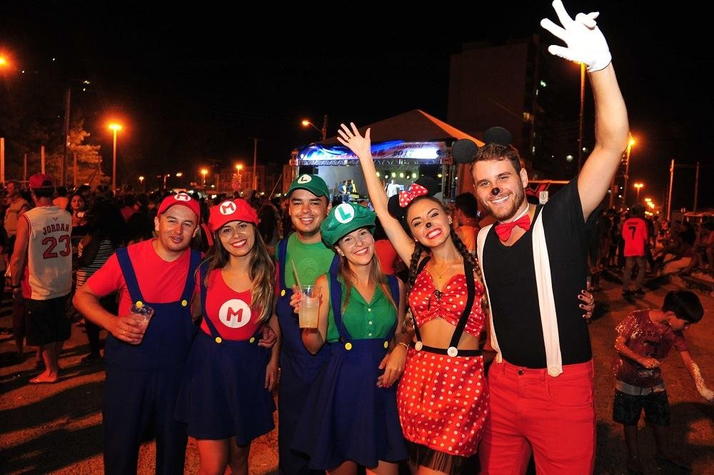 Grupo de amigos caiu na folia em Tramanda&iacute; 