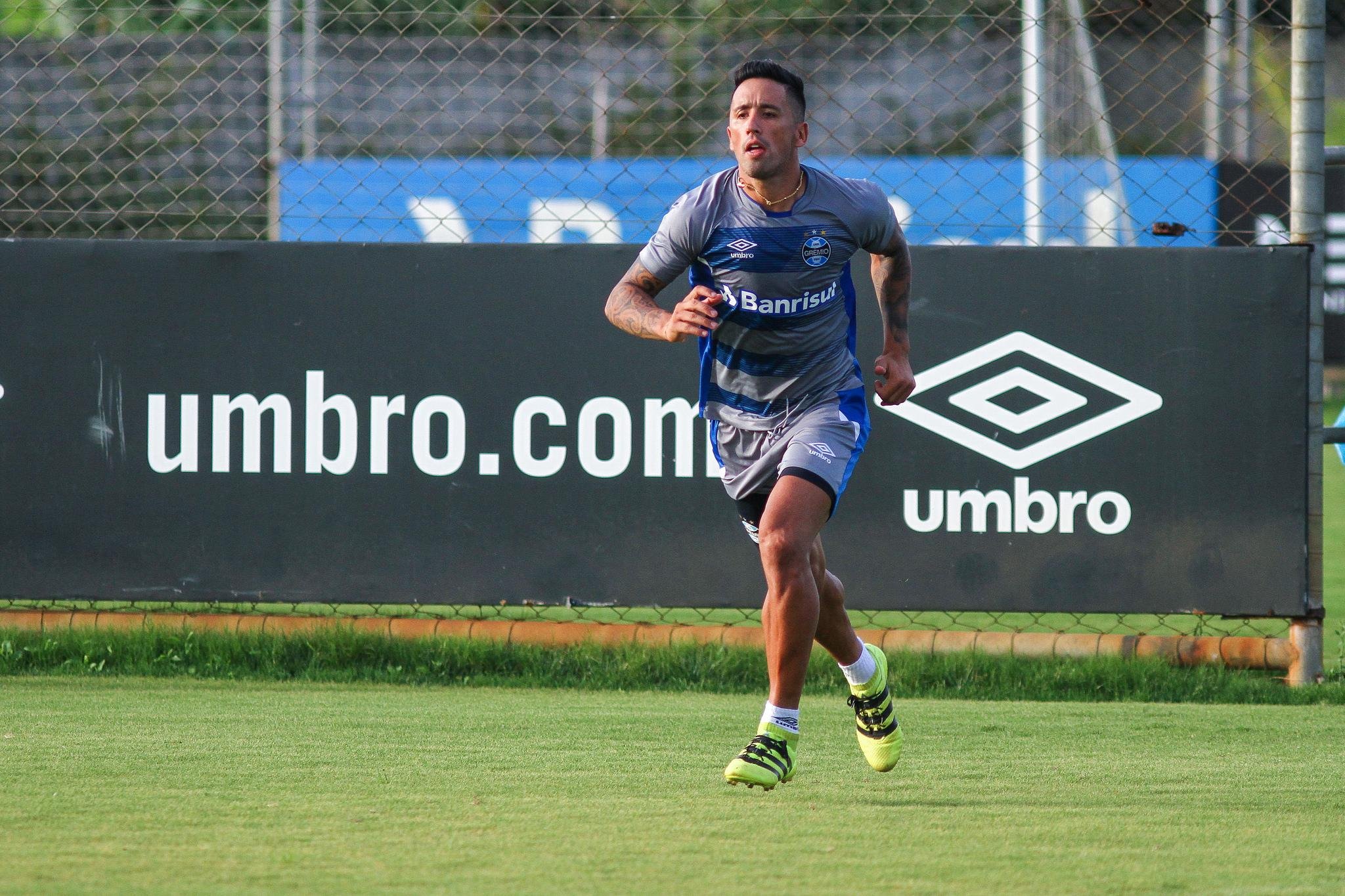 Barrios participa de primeiro treino com o elenco do Gr&ecirc;mio
