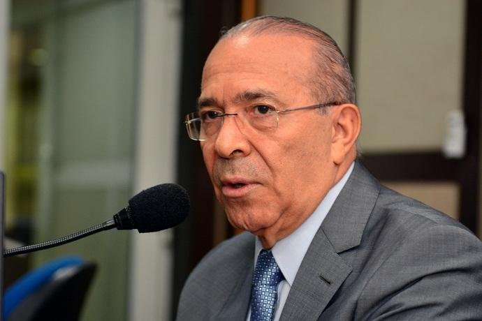 Procedimento de Eliseu Padilha foi conclu&iacute;do sem complica&ccedil;&otilde;es
