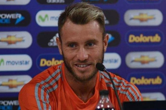 Meia Gast&oacute;n "Gata" Fernandez est&aacute; pr&oacute;ximo do Gr&ecirc;mio