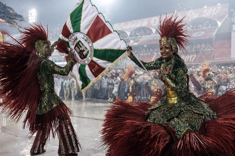 Grande Rio desfilou nesta segunda-feira