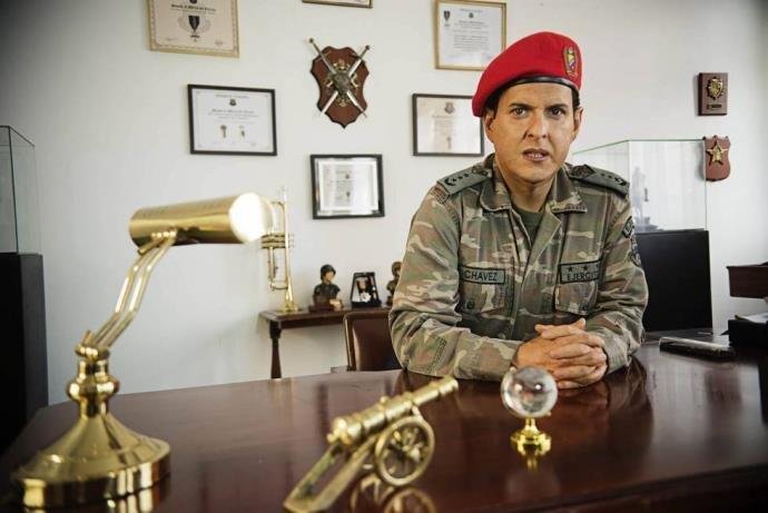 Ator colombiano Andr&eacute;s Parra vive o l&iacute;der venezuelano na produ&ccedil;&atilde;