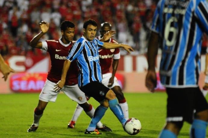 Kleber Gladiador foi destaque da &uacute;ltima vit&oacute;ria do Gr&ecirc;mio em Gre-Nal pelo Gauch&atilde;o