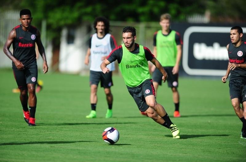 Zago ainda n&atilde;o montou time visando ao Gre-Nal nos treinos desta semana