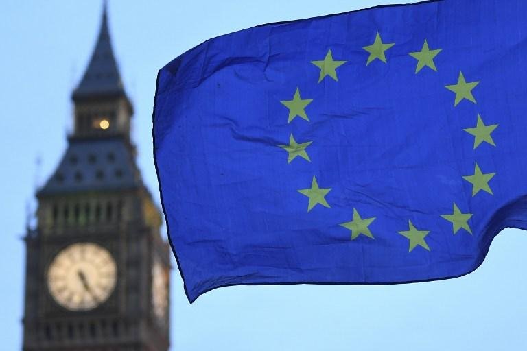 UE amea&ccedil;a com san&ccedil;&otilde;es pa&iacute;ses que n&atilde;o recebem refugiados