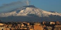 Lendário vulcão Etna entra em erupção na Itália