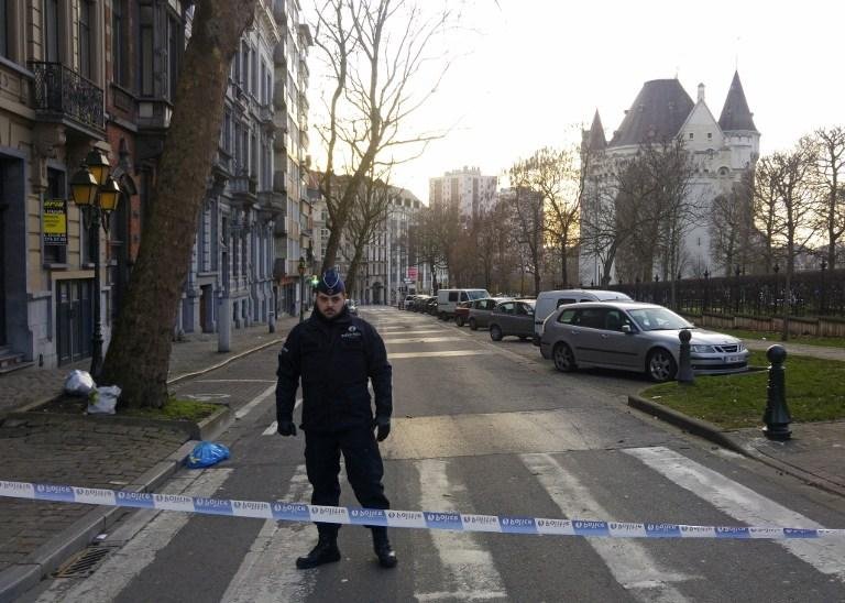 Pol&iacute;cia isola bairro em Bruxelas ap&oacute;s encontrar botij&otilde;es em carro 