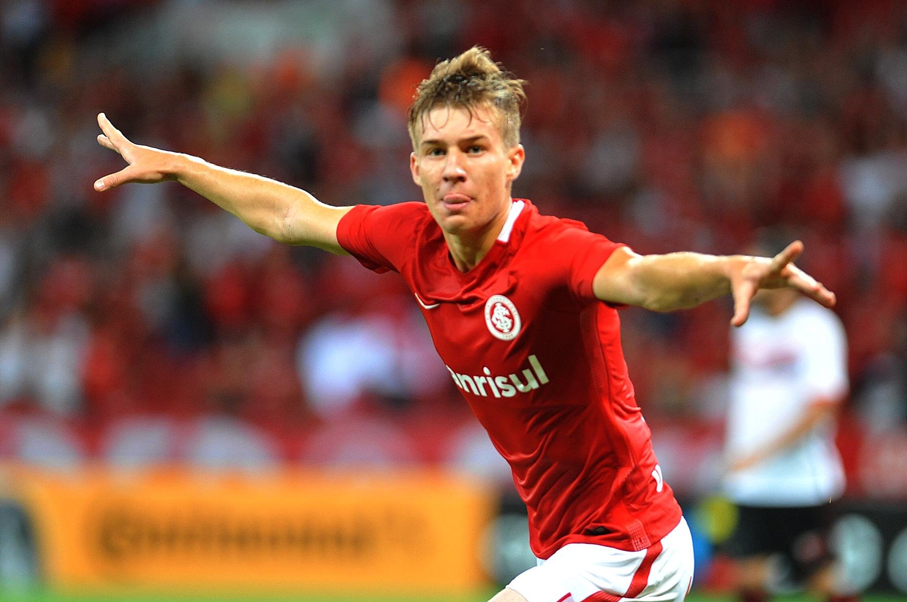 Charles teve contrato com Inter renovado