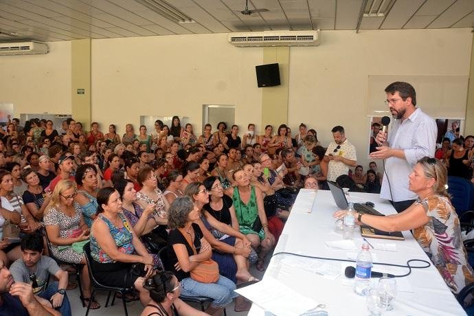 Estimativa &eacute; que mil professores tenham participado de assembleia nesta sexta
