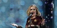 Adele desiste de usar fogos de artifício em show após incidente com seu filho